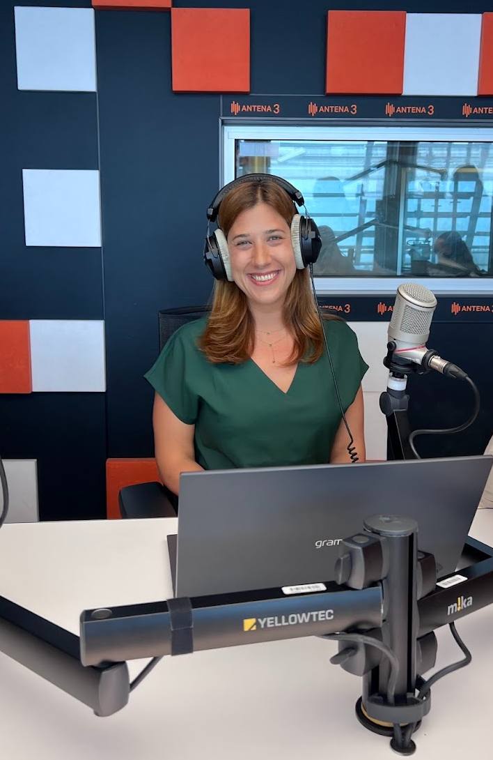 Maria Braga num estúdio da Antena 3